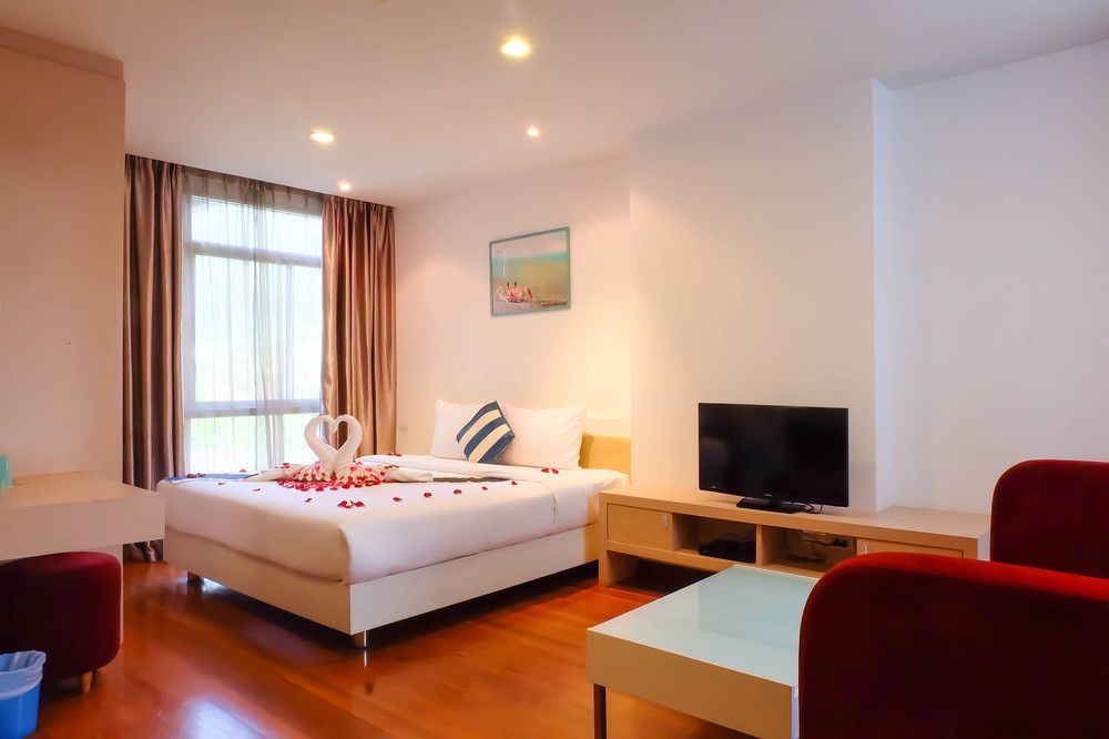 Art Patong 4*